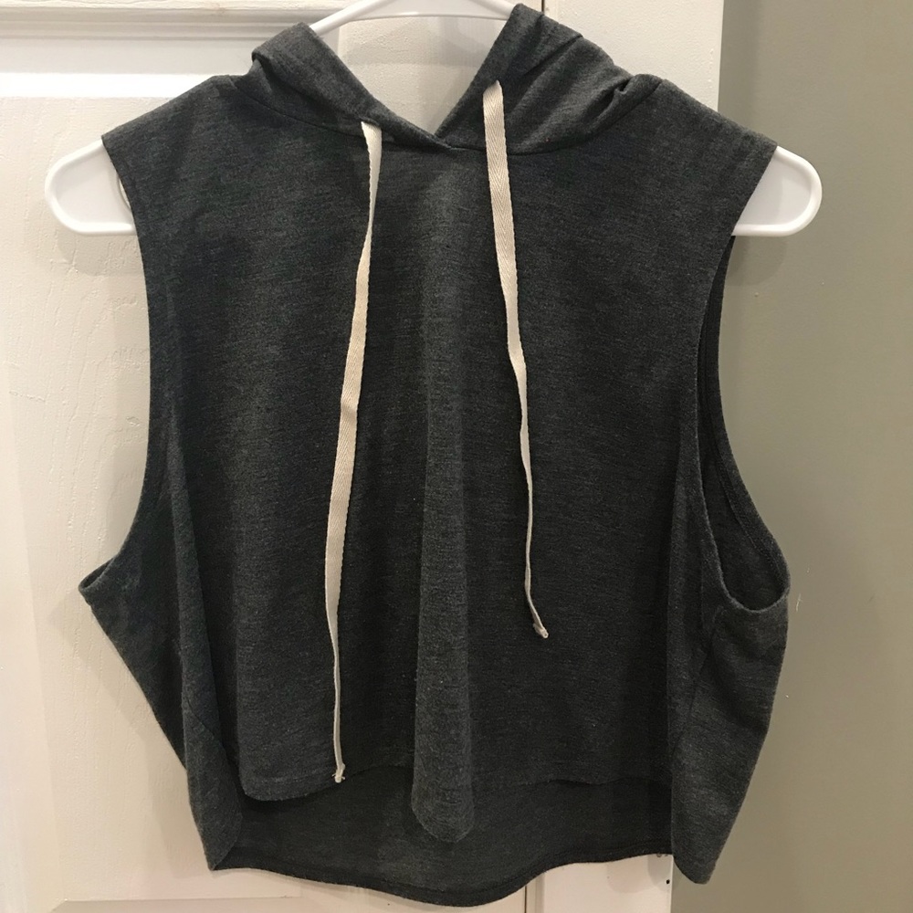 sleeveless hooded gray shirt